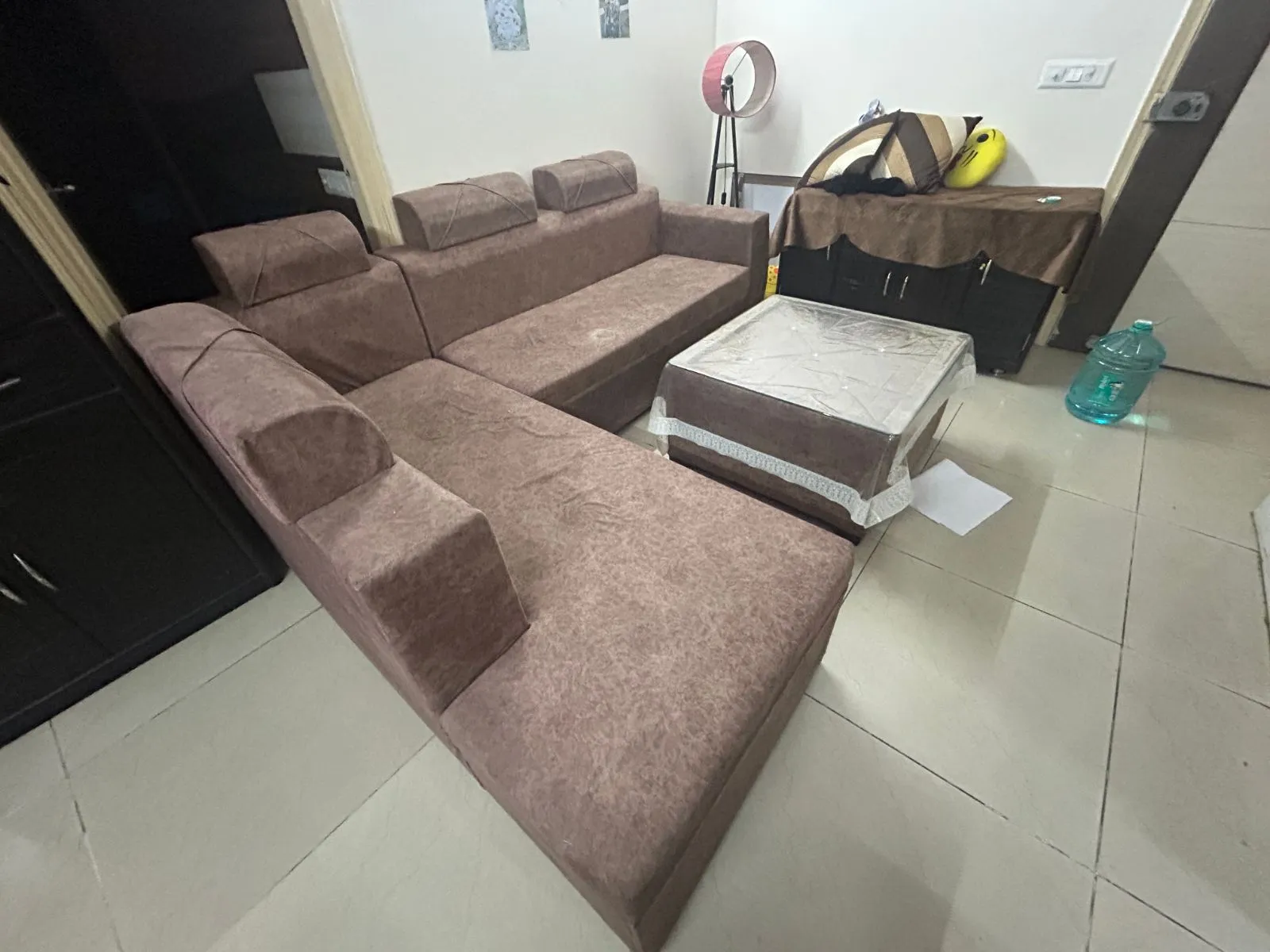 7 Seaters L Shaped Sofa 3 years Old - Thumbnail 6