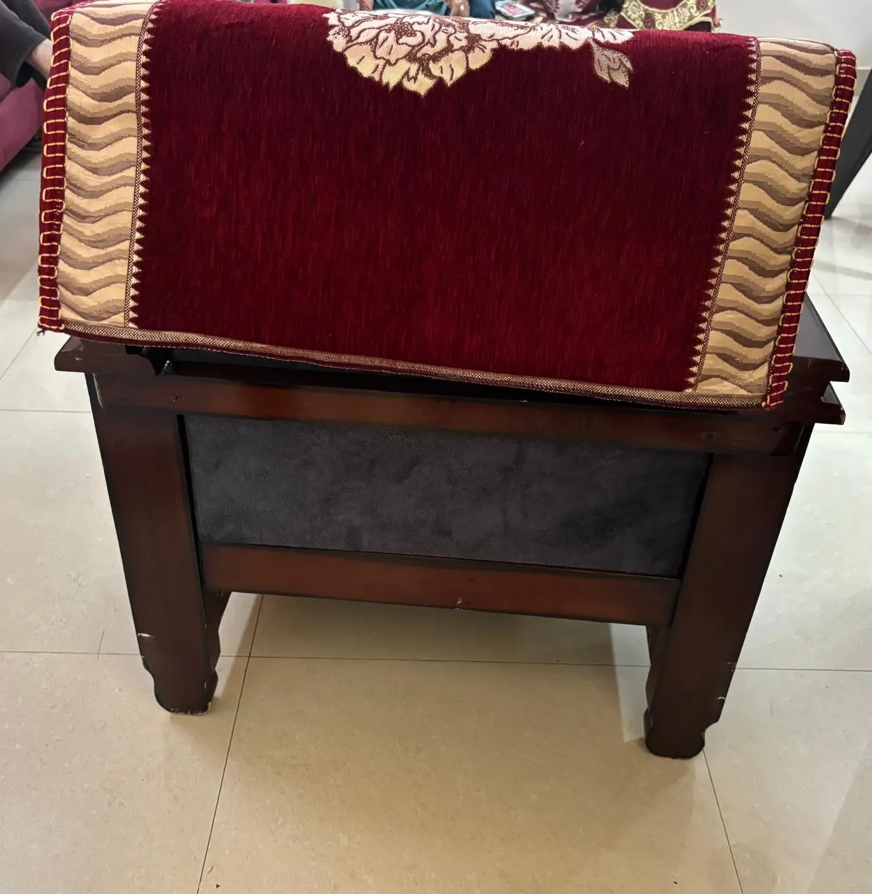 3+2 seater sofa for sale in Shahdara, Delhi