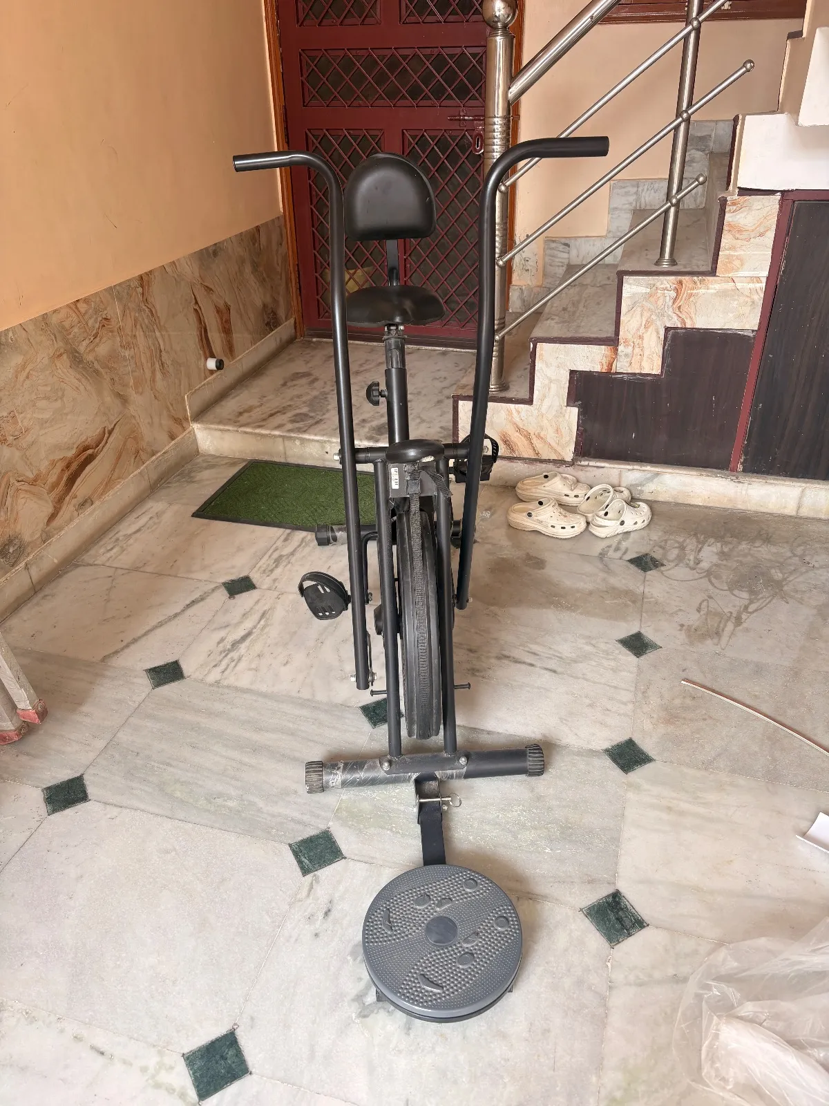 Exercise cycle with Twister - Thumbnail 3