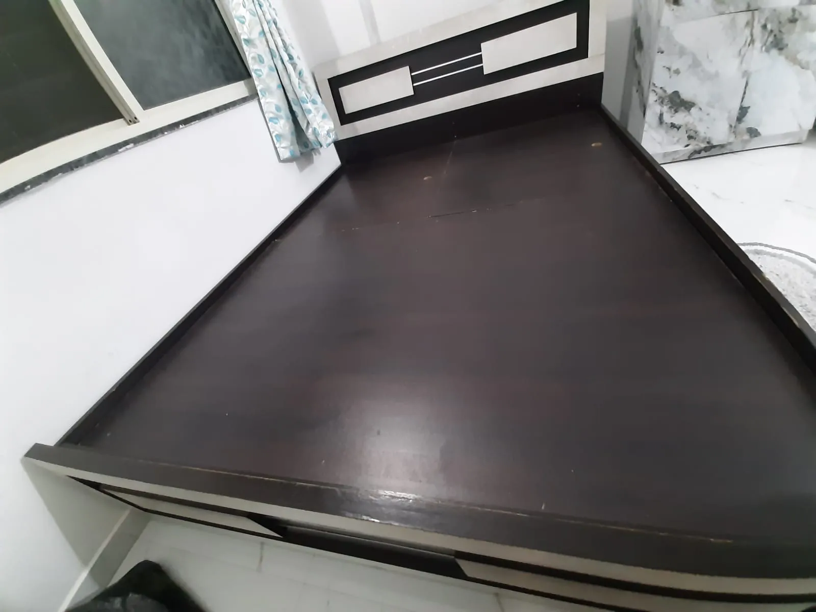 Qeen size bed - Thumbnail 2