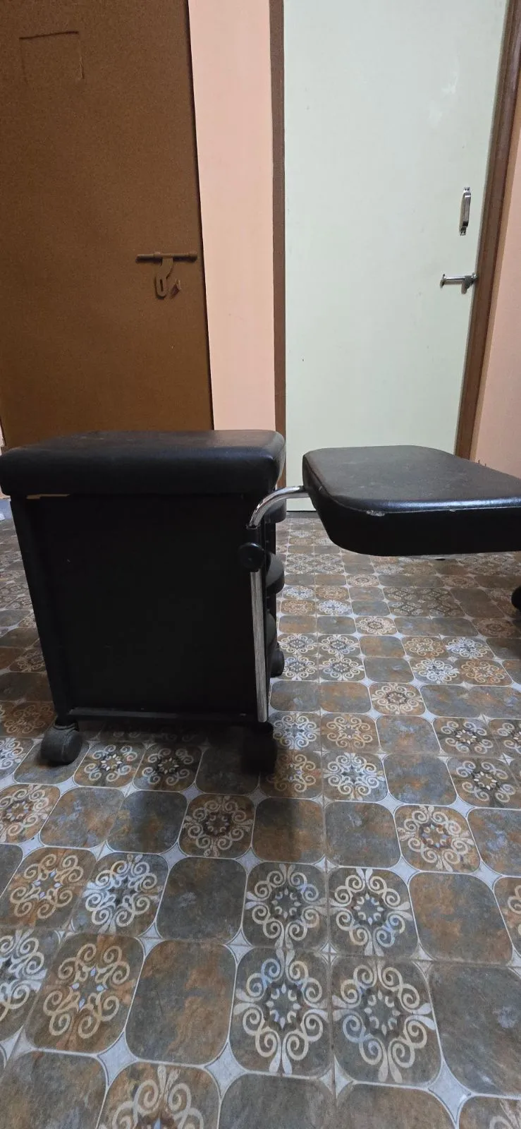 Used salon materials for sale - Thumbnail 10
