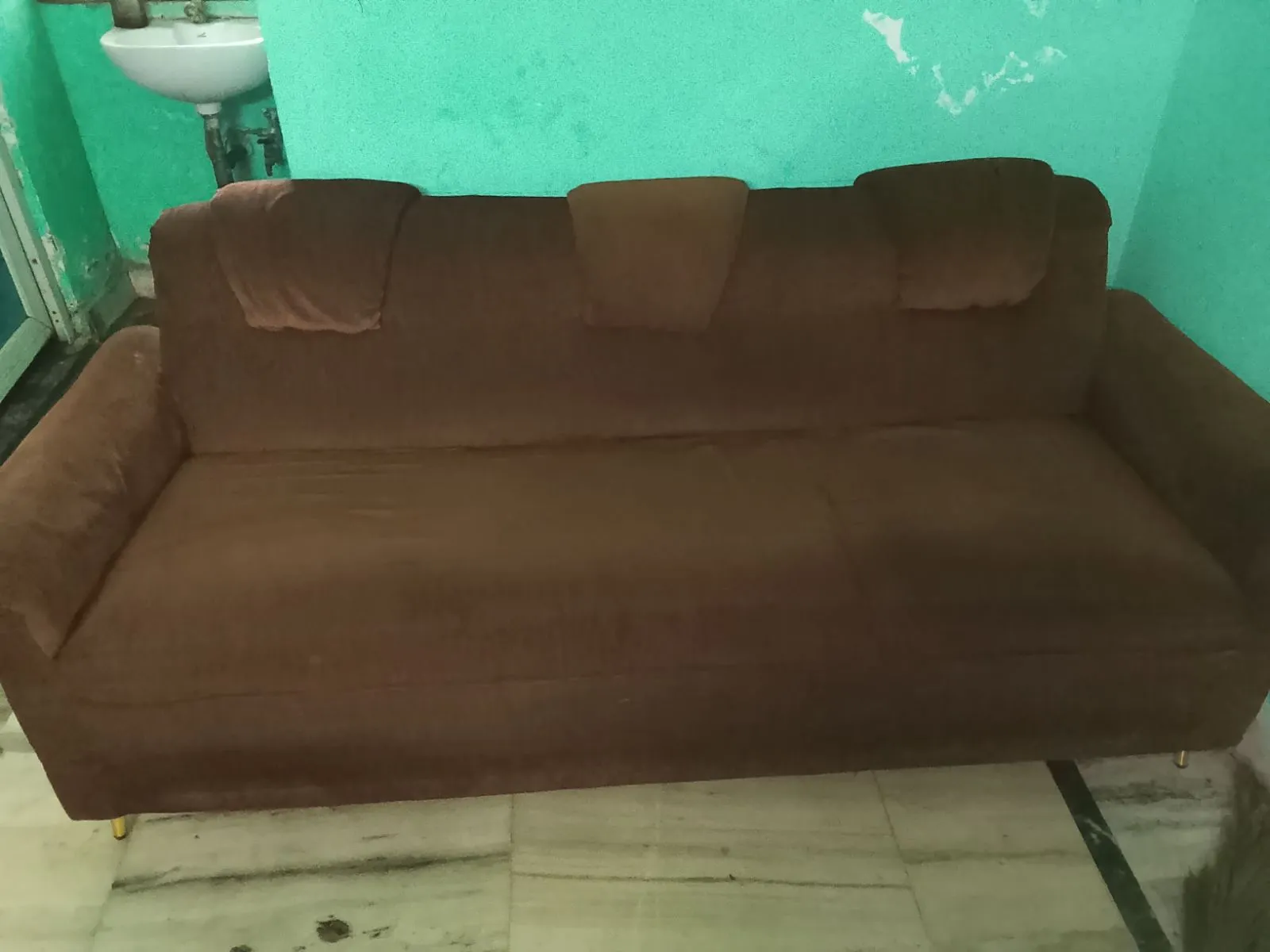 Sofa 5 seator with center table for sale in Varanasi, Uttar Pradesh