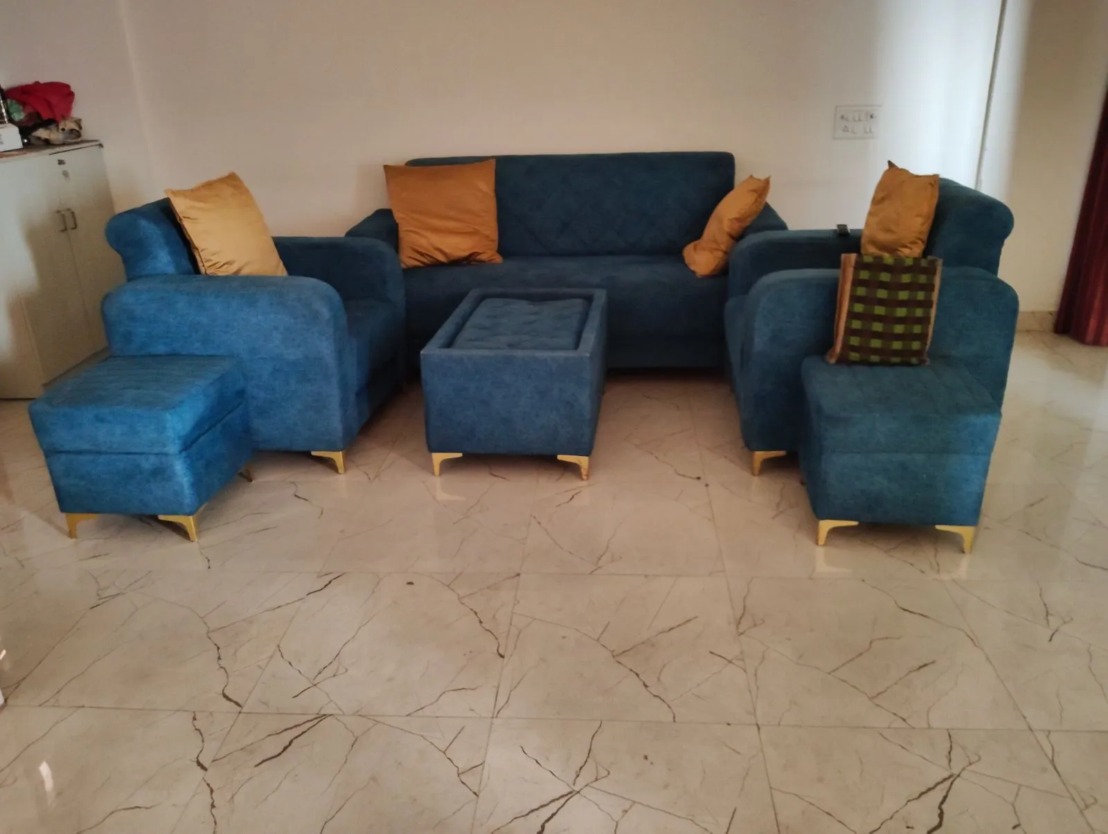7 seater fabric Sofa set with table urgently sell - Thumbnail 2