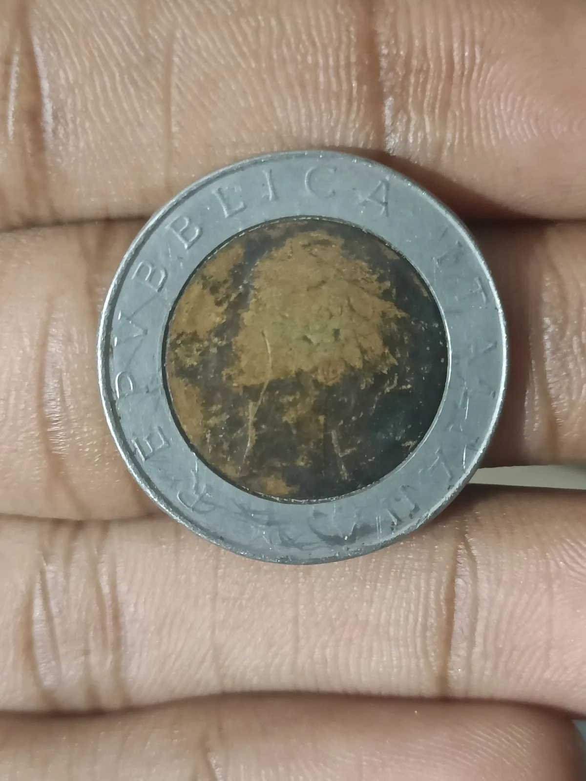 1985 Italy 500 Lire Bimetallic Coin – Vintage Collectible for sale in Noida, Uttar Pradesh
