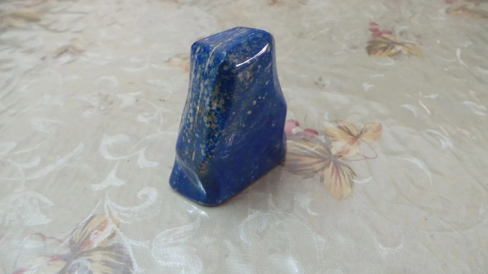 Lapus Lazuli. Origin: Afghanistan wt: 228 gms. With golden streaks for sale in Dakshina Kannada, Karnataka
