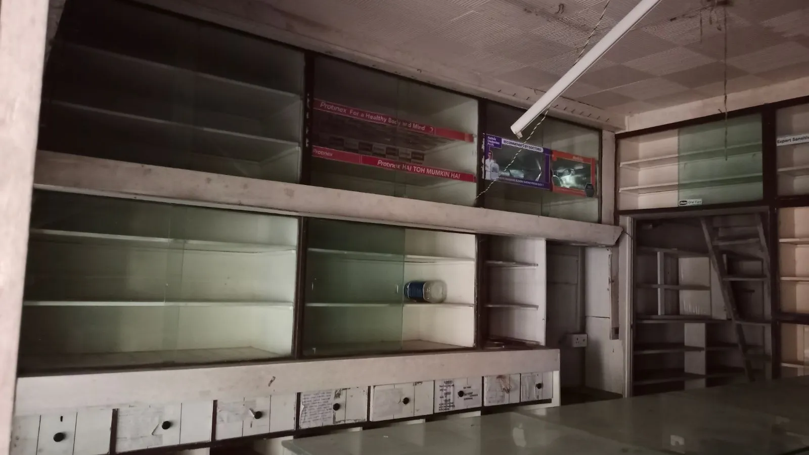 Old shop rack - Thumbnail 3