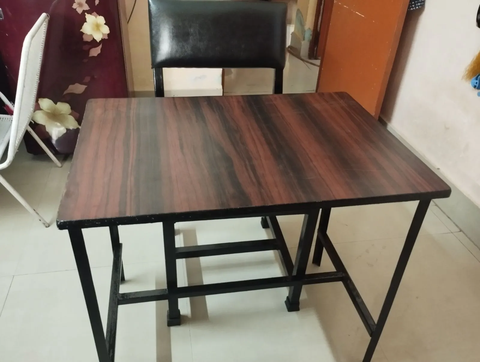 Table and chair set - Thumbnail 4