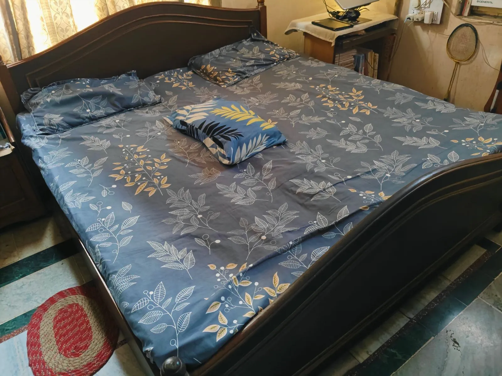5 Sheesham Home Wooden Furniture (Mandir, Bed, Dressing table, Bench) - Thumbnail 6