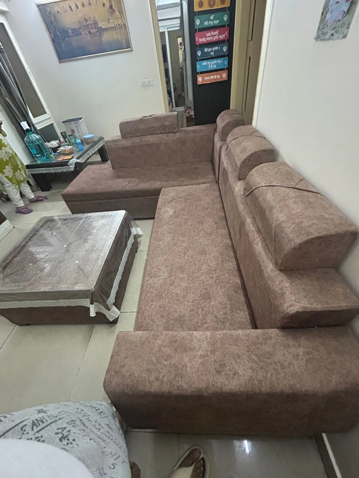 7 Seaters L Shaped Sofa 3 years Old - Thumbnail 4