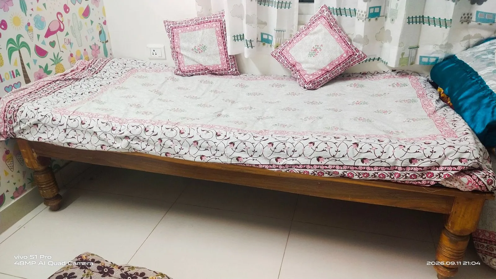 Hardwood Diwan Cot for Sale – Good Condition - Thumbnail 3