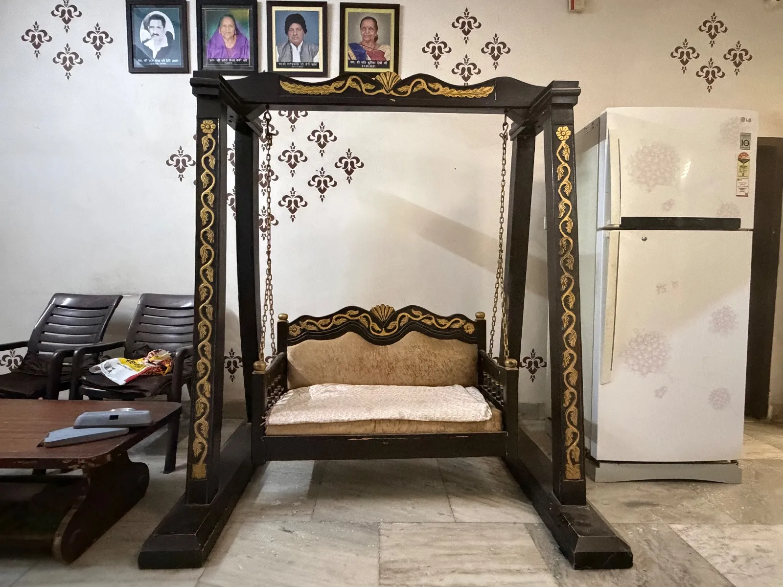 Sofa set woth table swing zula & dining table - Thumbnail 17