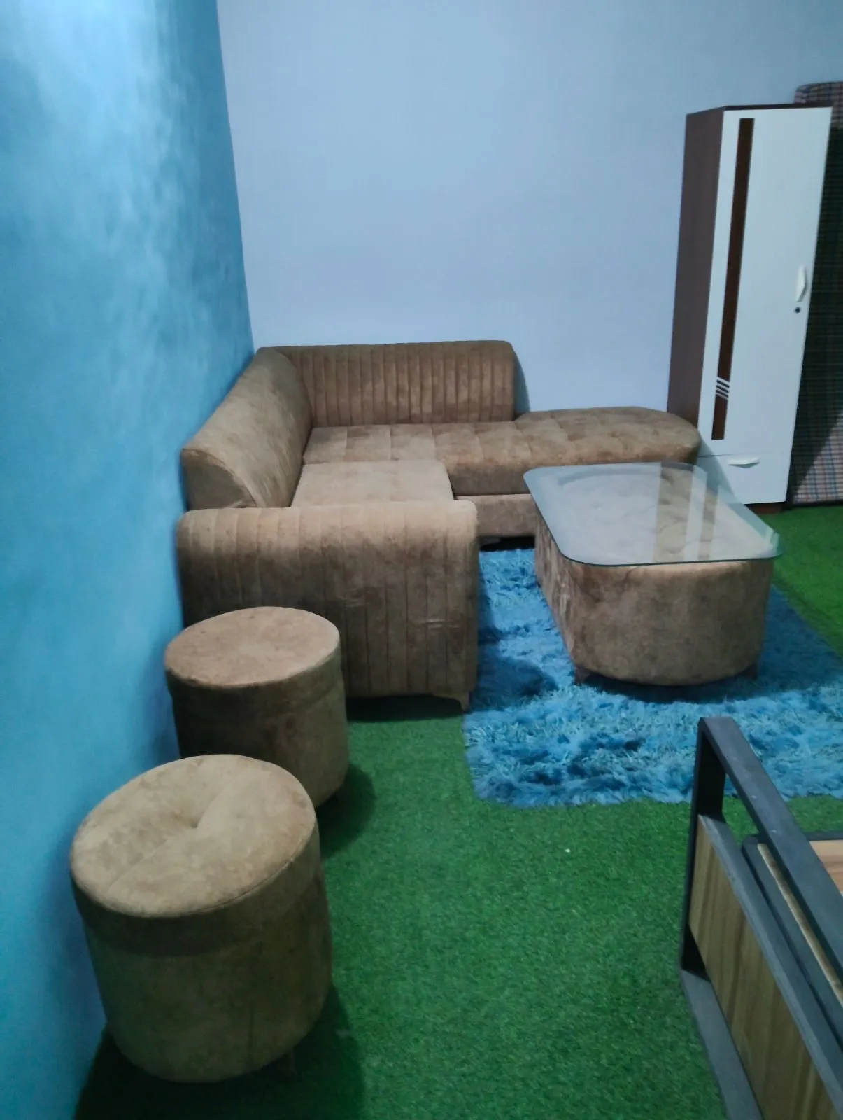 7 seater fabric Sofa set with table urgently sell - Thumbnail 3