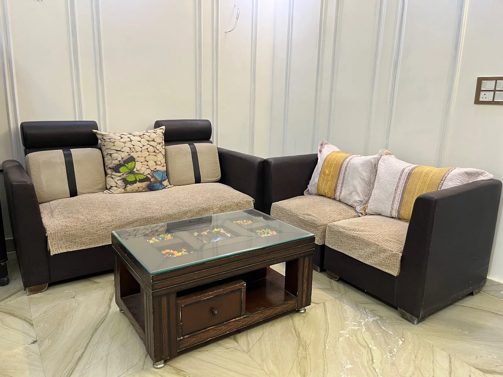 Sofa set with center table, cushions and covers for sale in Delhi, Delhi