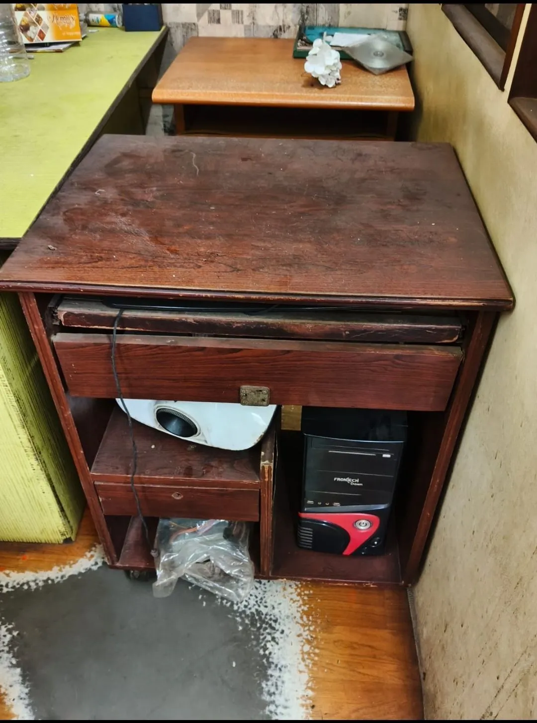 Used office furniture - Thumbnail 7