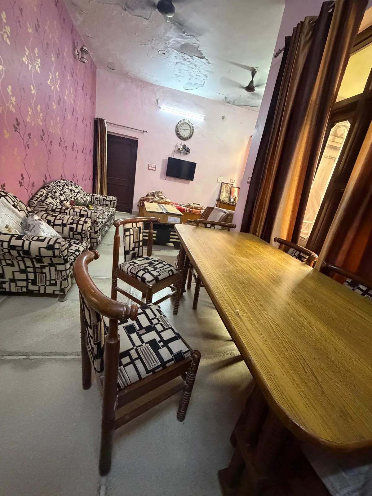 Sofa set woth table swing zula & dining table for sale in Sirsa, Haryana