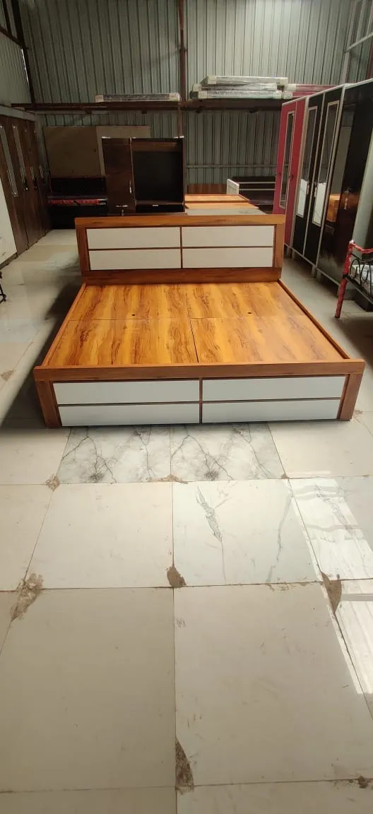 King size bed - Thumbnail 2