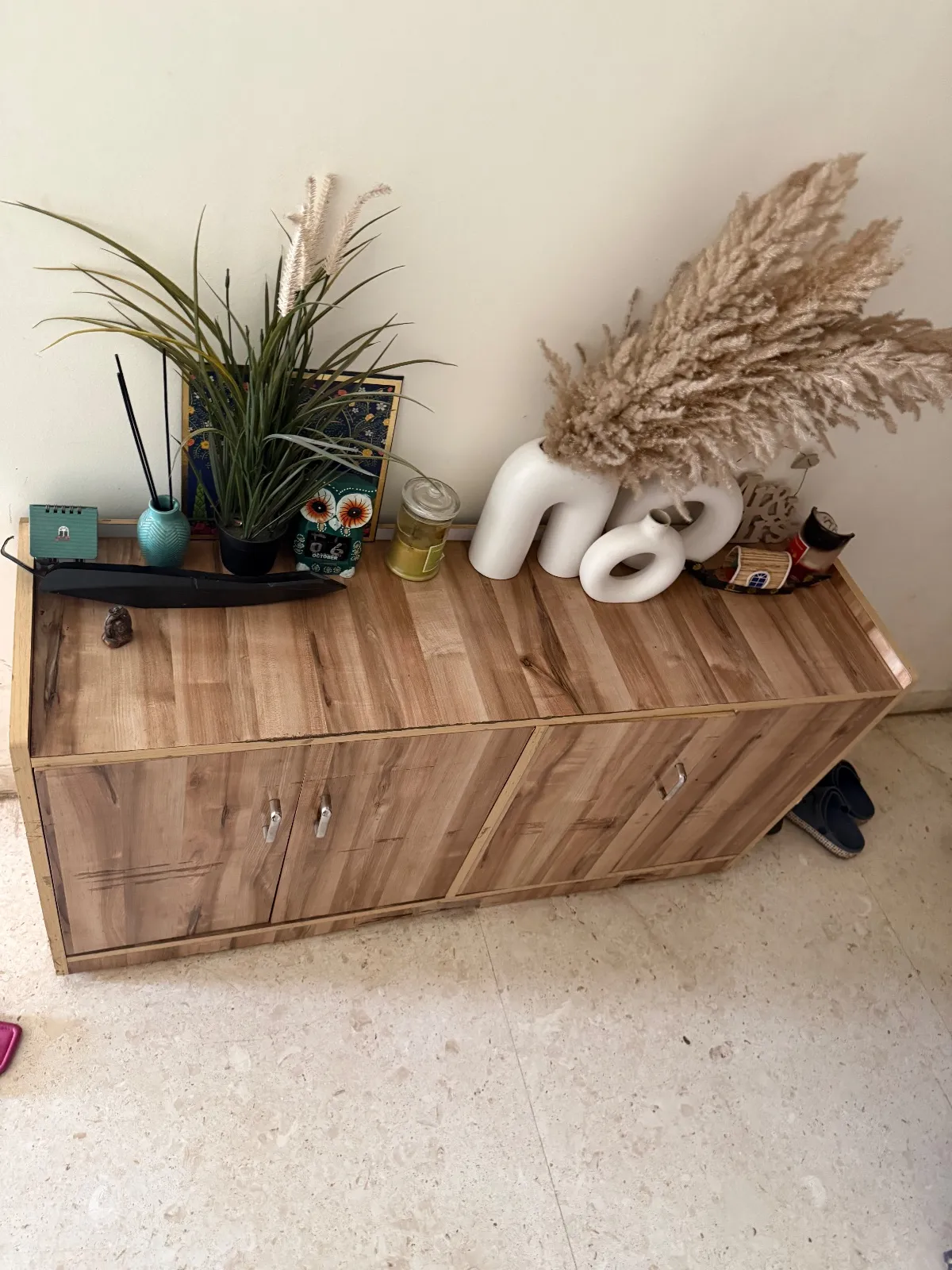 Cabinets in superb condition - Thumbnail 2