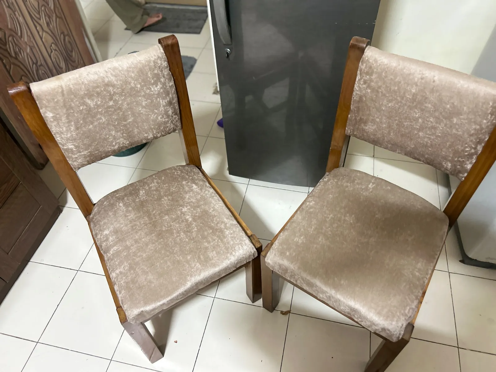 2 Wooden chairs for sale in Thane, Maharashtra