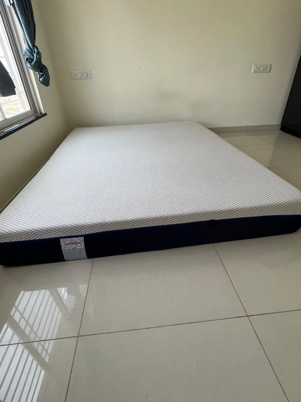 Queen Size Dreamer Orthopedic Memory Foam Mattress | 3 Months Old for sale in Pune, Maharashtra