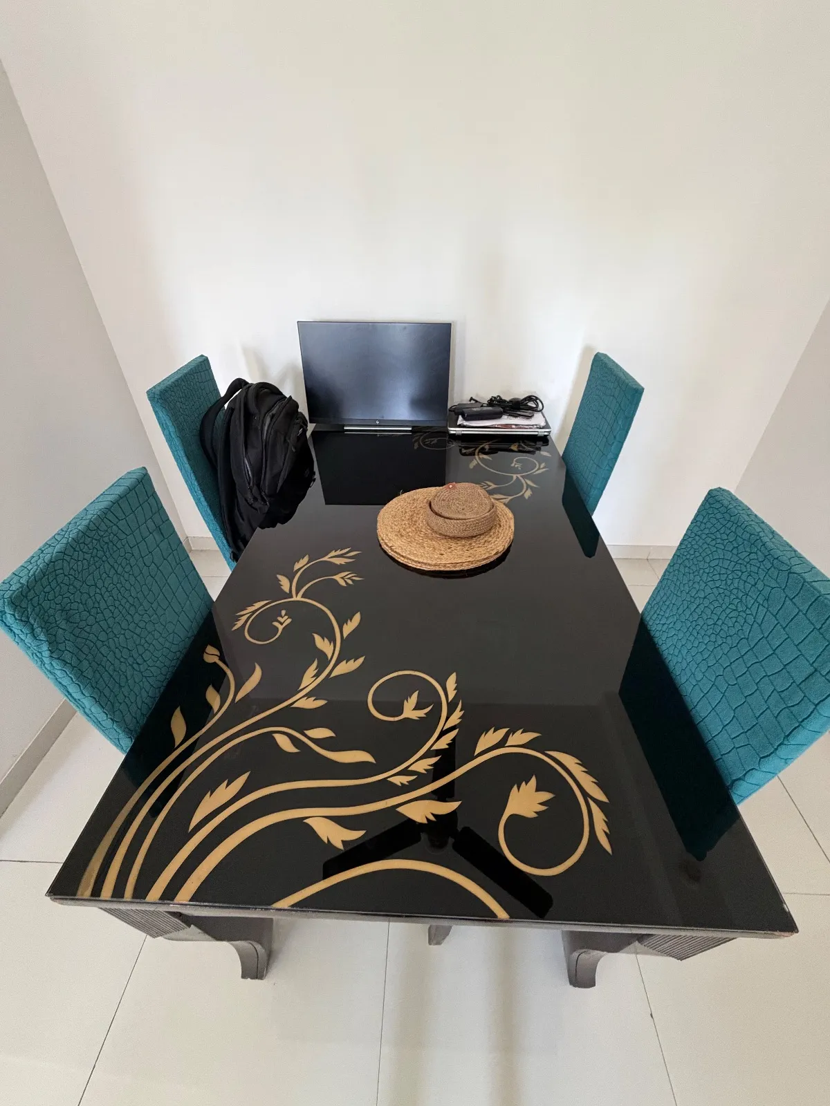 Dinning table for sale in Pune, Maharashtra
