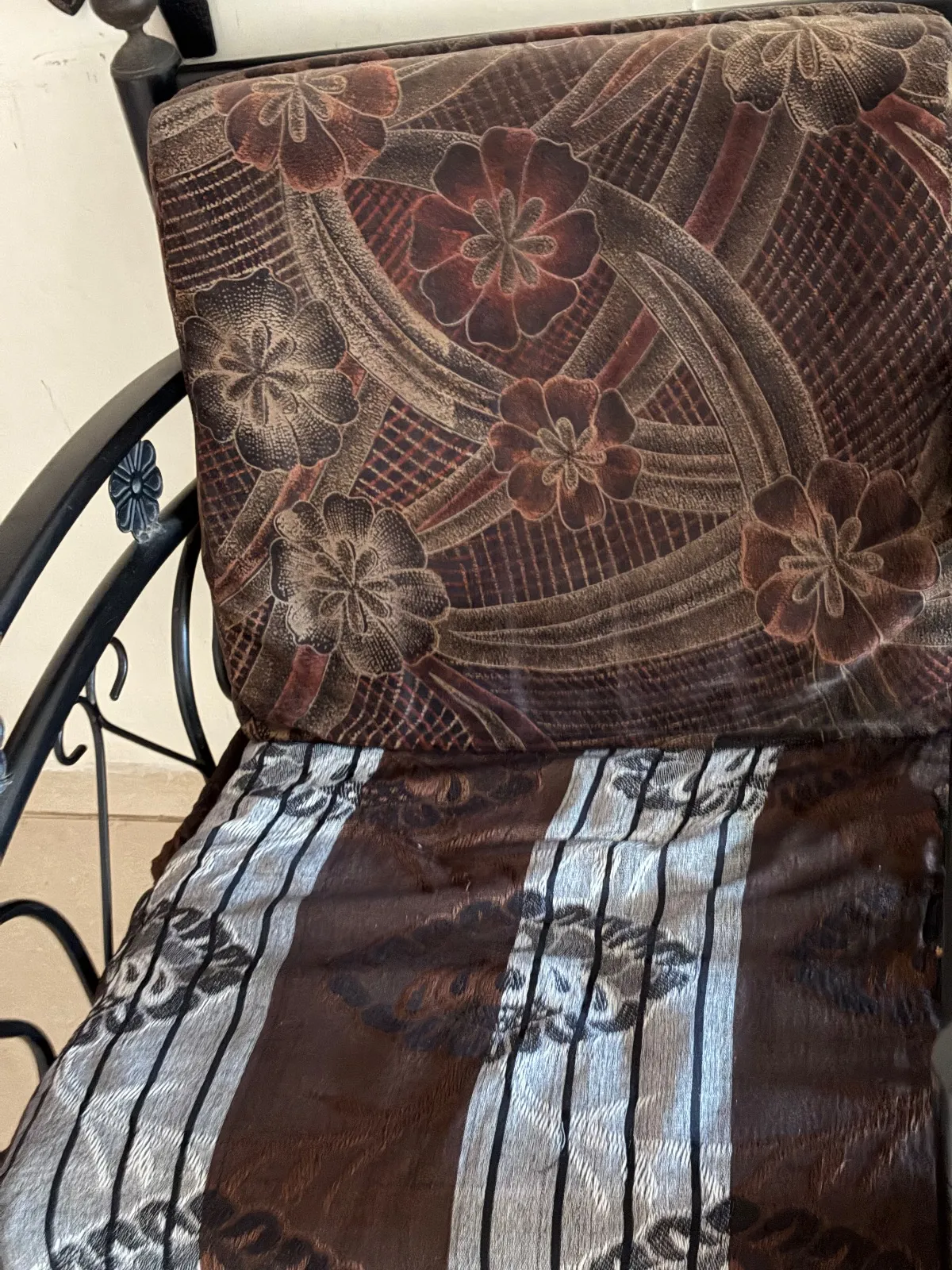 5 Seater metal sofa for sale in Dombivali, Maharashtra