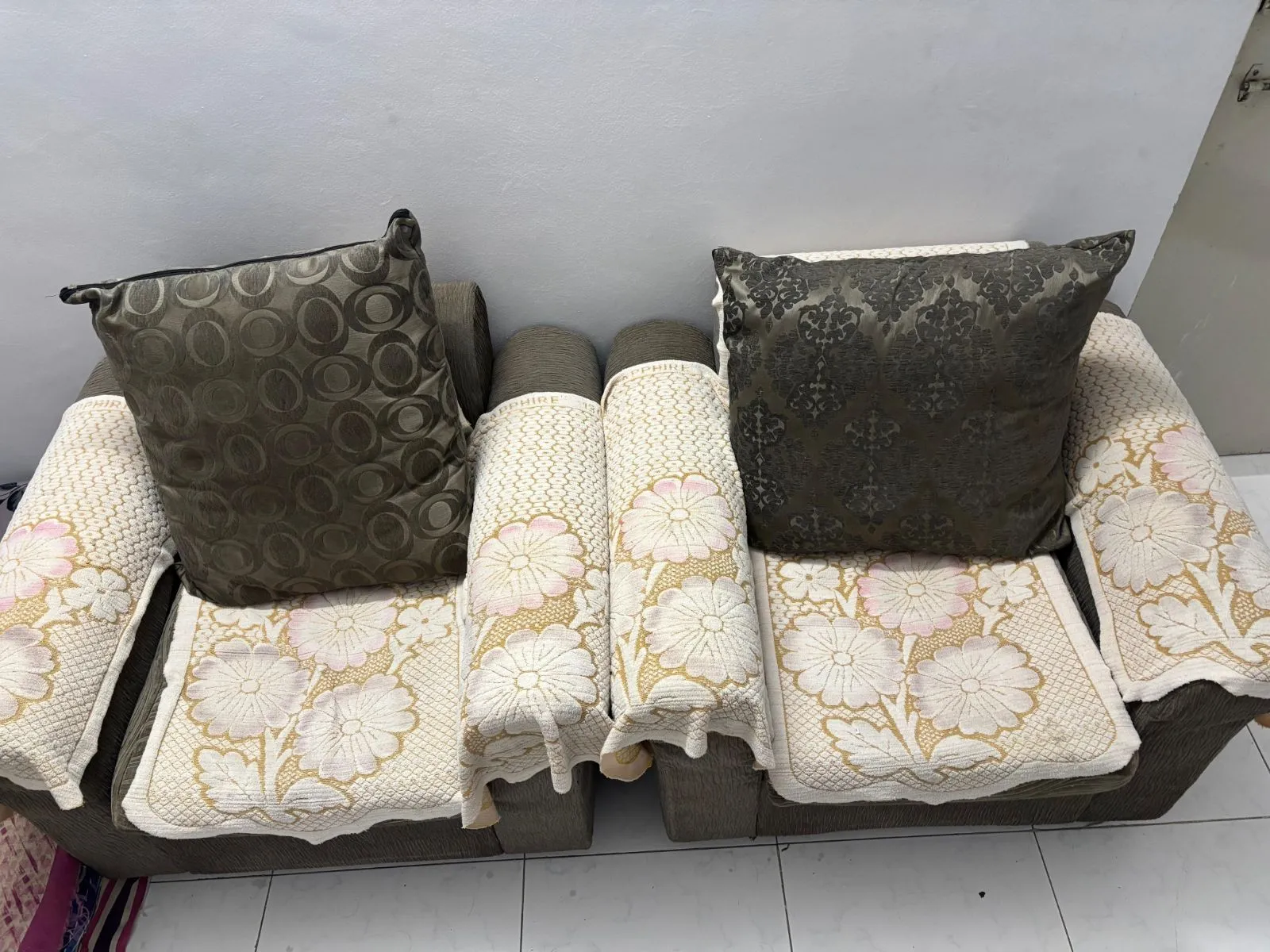 Sturdy 5.5x6.5 ft Storage Bed, 5-Seater Sofa Set, & Wardrobe - Thumbnail 5