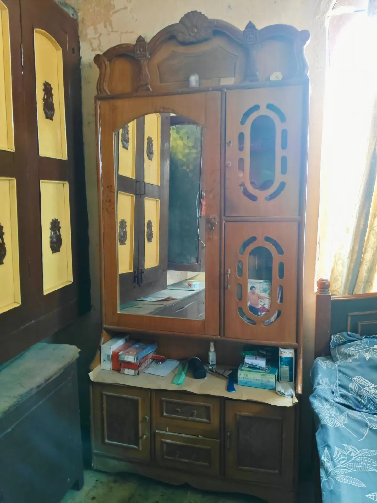 5 Sheesham Home Wooden Furniture (Mandir, Bed, Dressing table, Bench) - Thumbnail 8