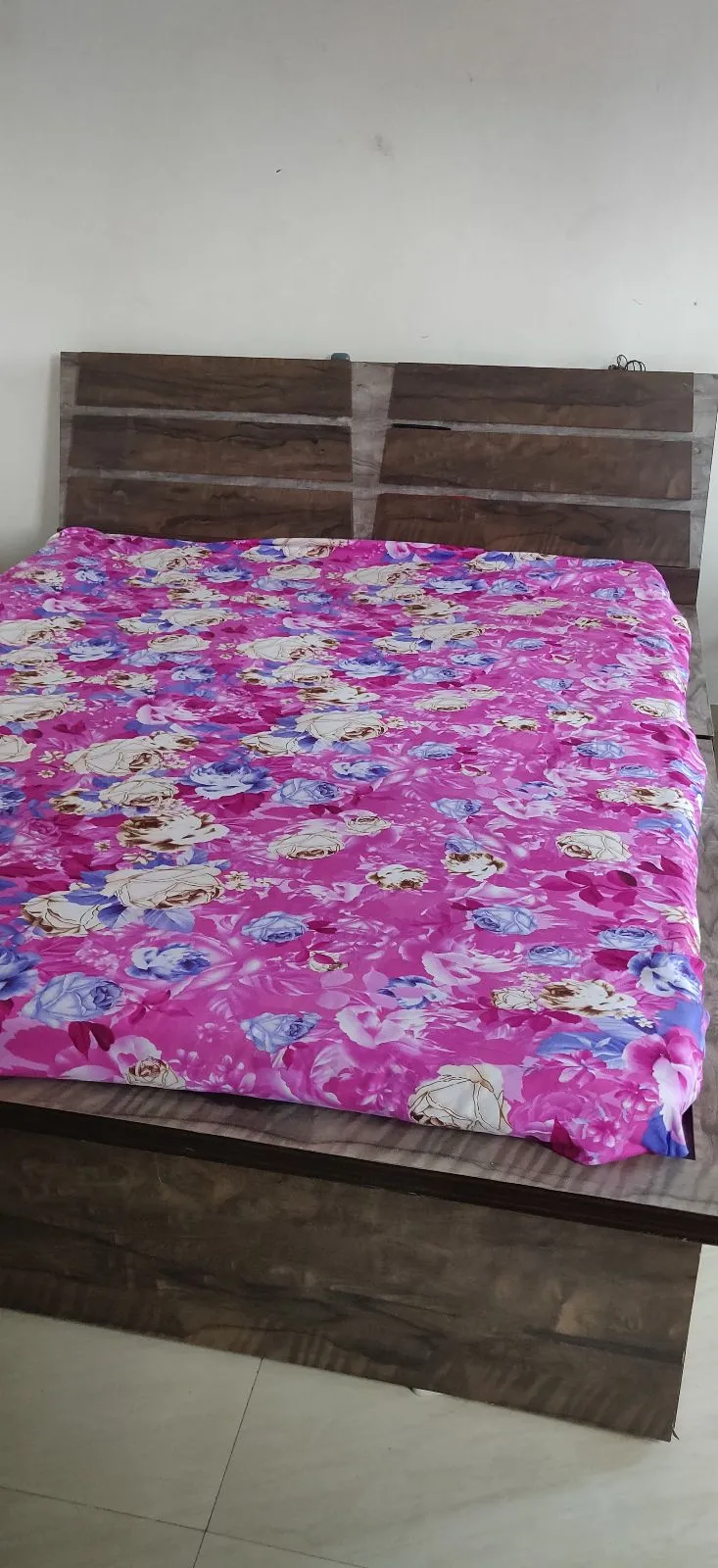 Queen size bed for sale in Pune, Maharashtra