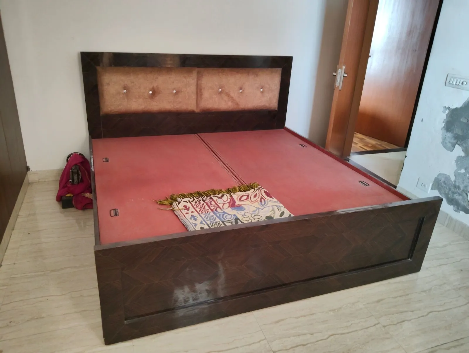 Bed 6 feet by 6 feet Heavy duty urgently sell for sale in Faridabad, Haryana