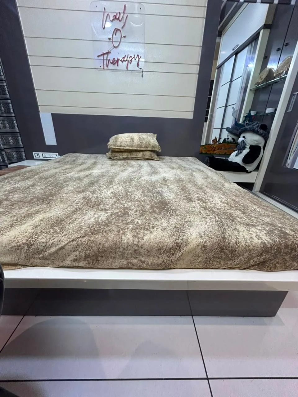 Fixed one piece corian bed 6*6 feet - Thumbnail 4
