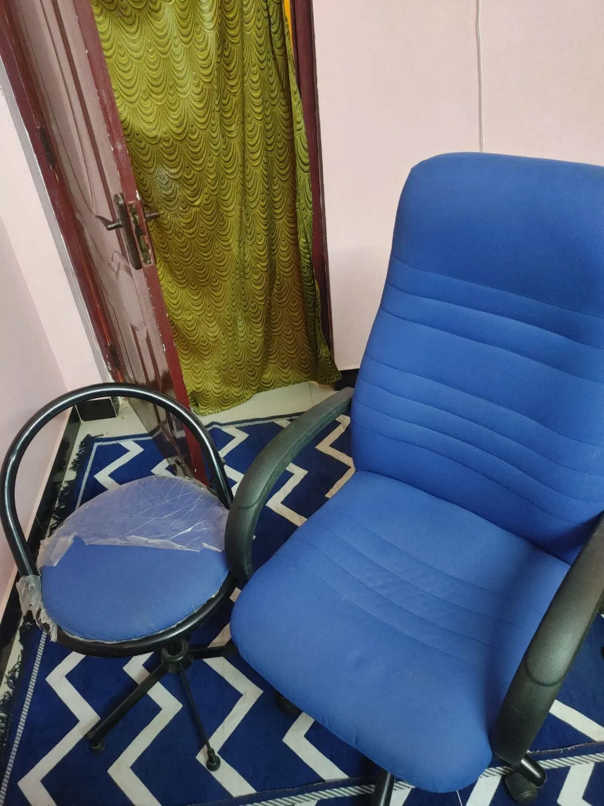 Ergonomic Office Executive Chair + Rolling Stool Set - Thumbnail 3