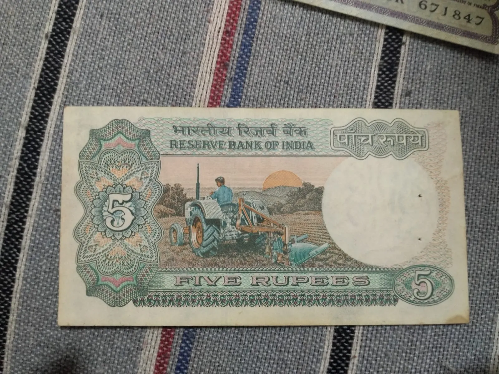 Old Indian ₹1 and ₹5 note- vintage currency collectibles for sale in Jalgoan, Maharashtra