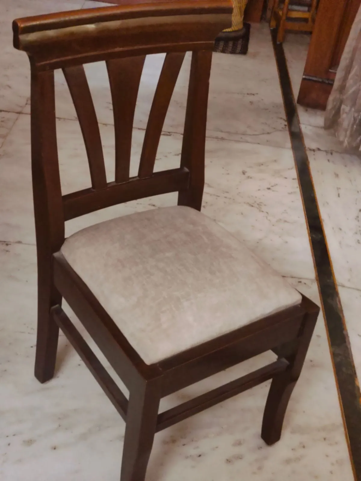 Dining table with chairs - Thumbnail 3