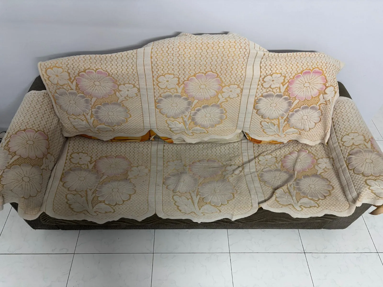 Sturdy 5.5x6.5 ft Storage Bed, 5-Seater Sofa Set, & Wardrobe - Thumbnail 7