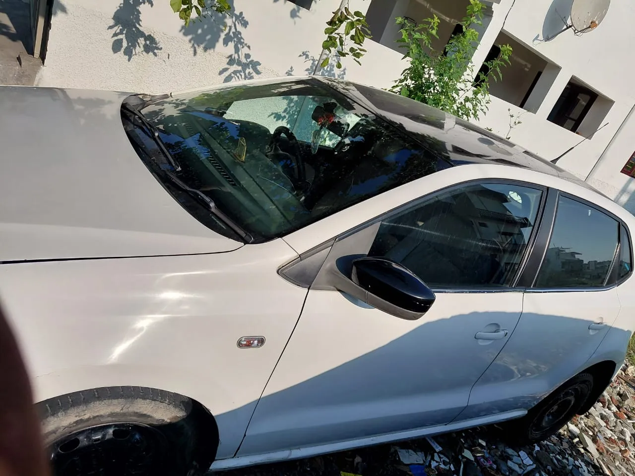 Volkswagen Polo car - Thumbnail 4
