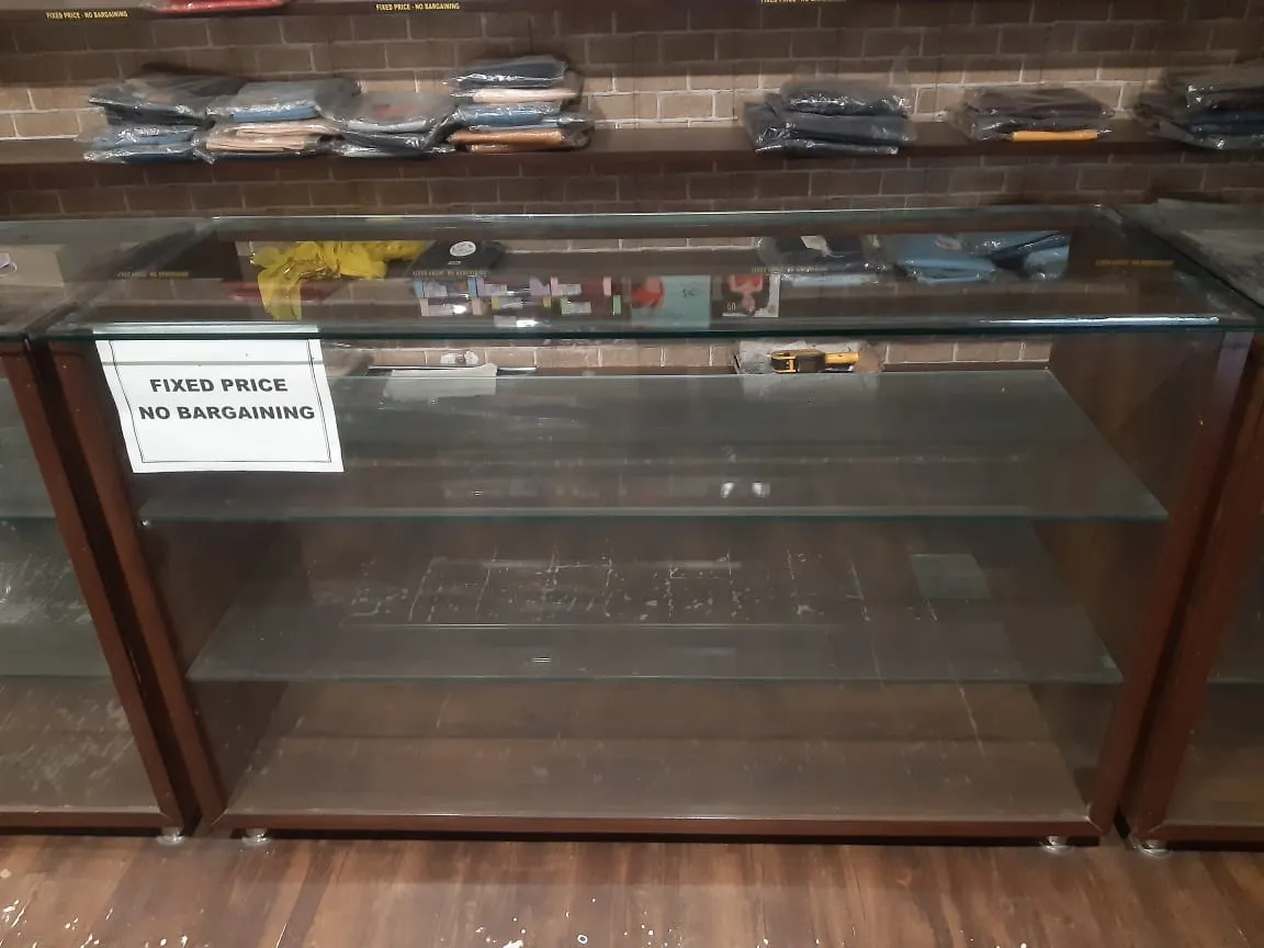 DISPLAY COUNTER FOR GARMENT SHOPS - Thumbnail 2