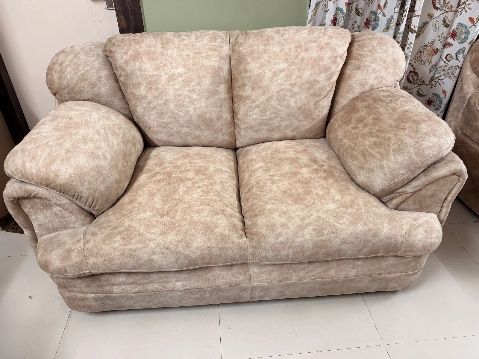 3+2 Couch for sale for sale in Greater Noida, Uttar Pradesh