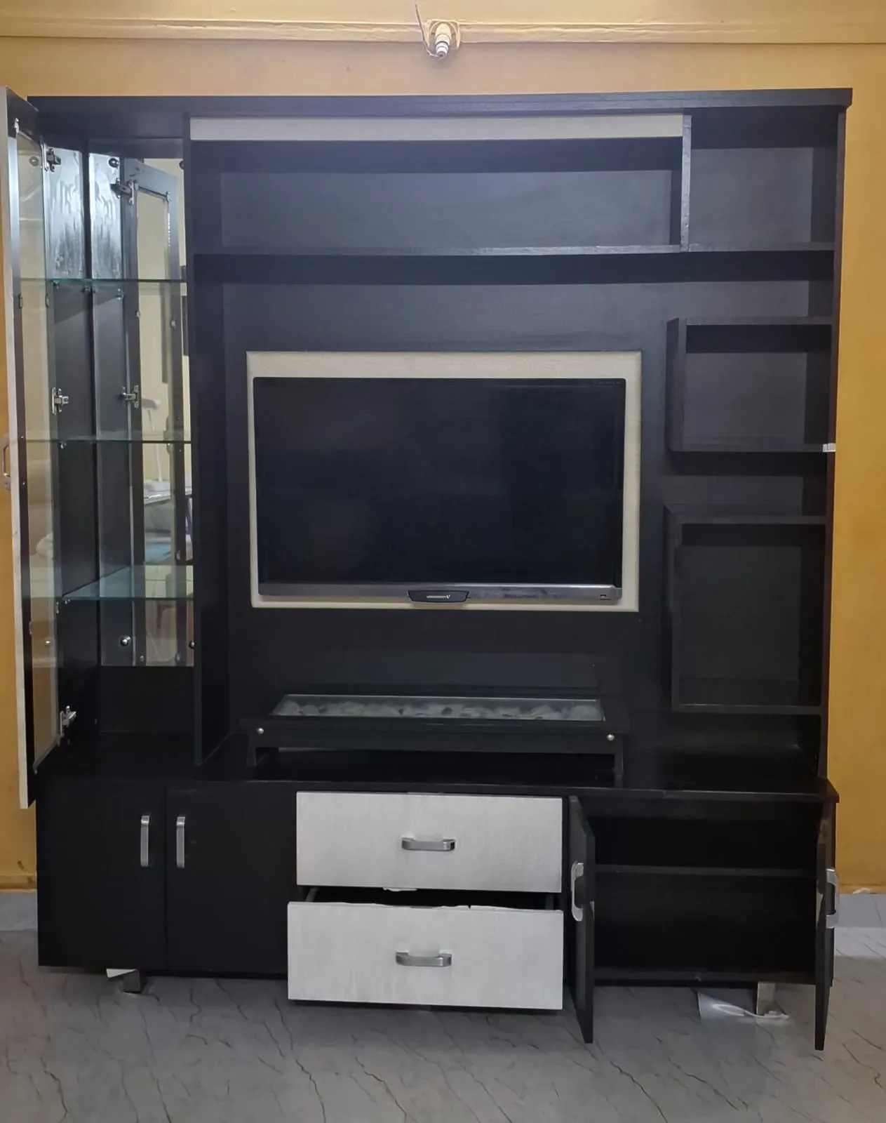 TV Unit for sale in Pune, Maharashtra