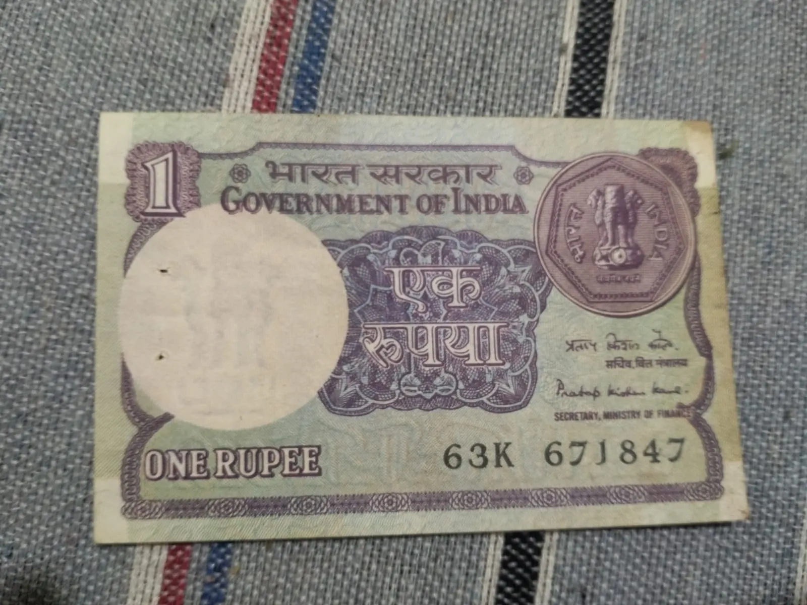 Old Indian ₹1 and ₹5 note- vintage currency collectibles for sale in Jalgoan, Maharashtra