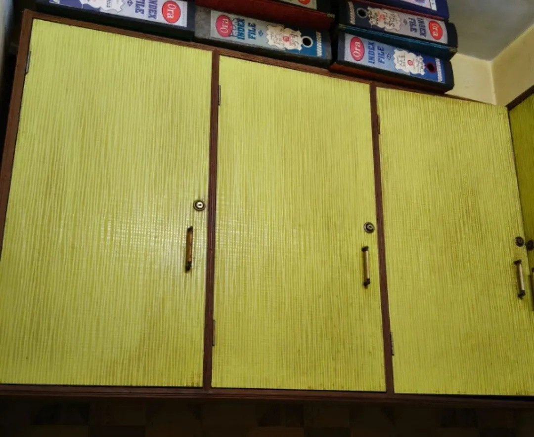 Used office furniture for sale in Kolkata, West Bengal