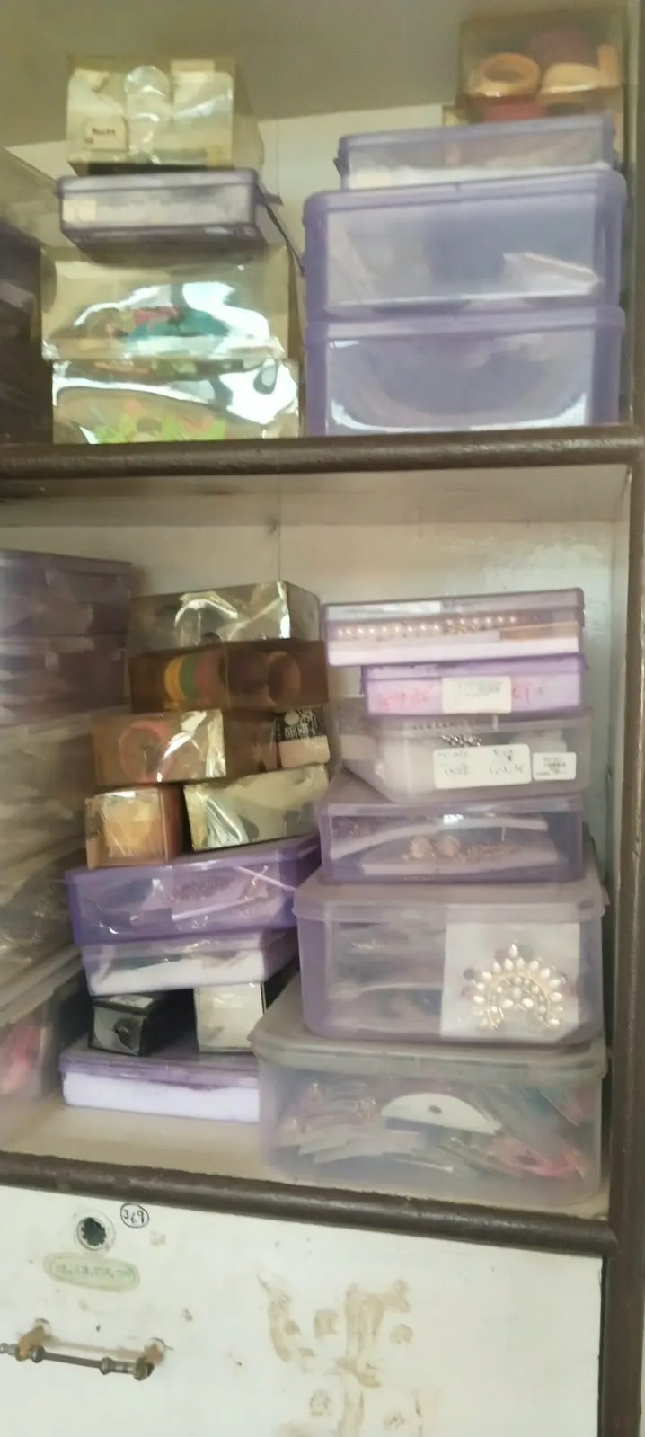 Cosmetics, bangles, jewelry, etc - Thumbnail 3