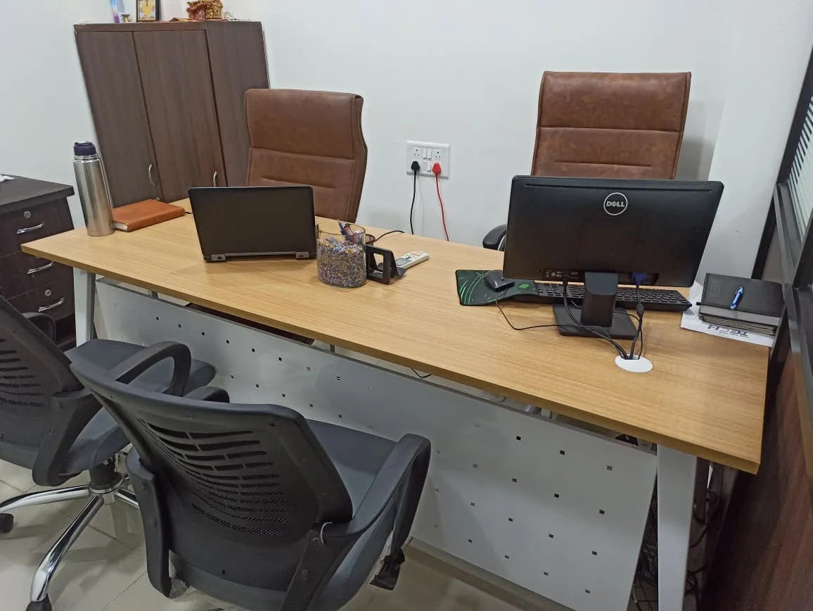 Office Boss and Employee table - Thumbnail 4
