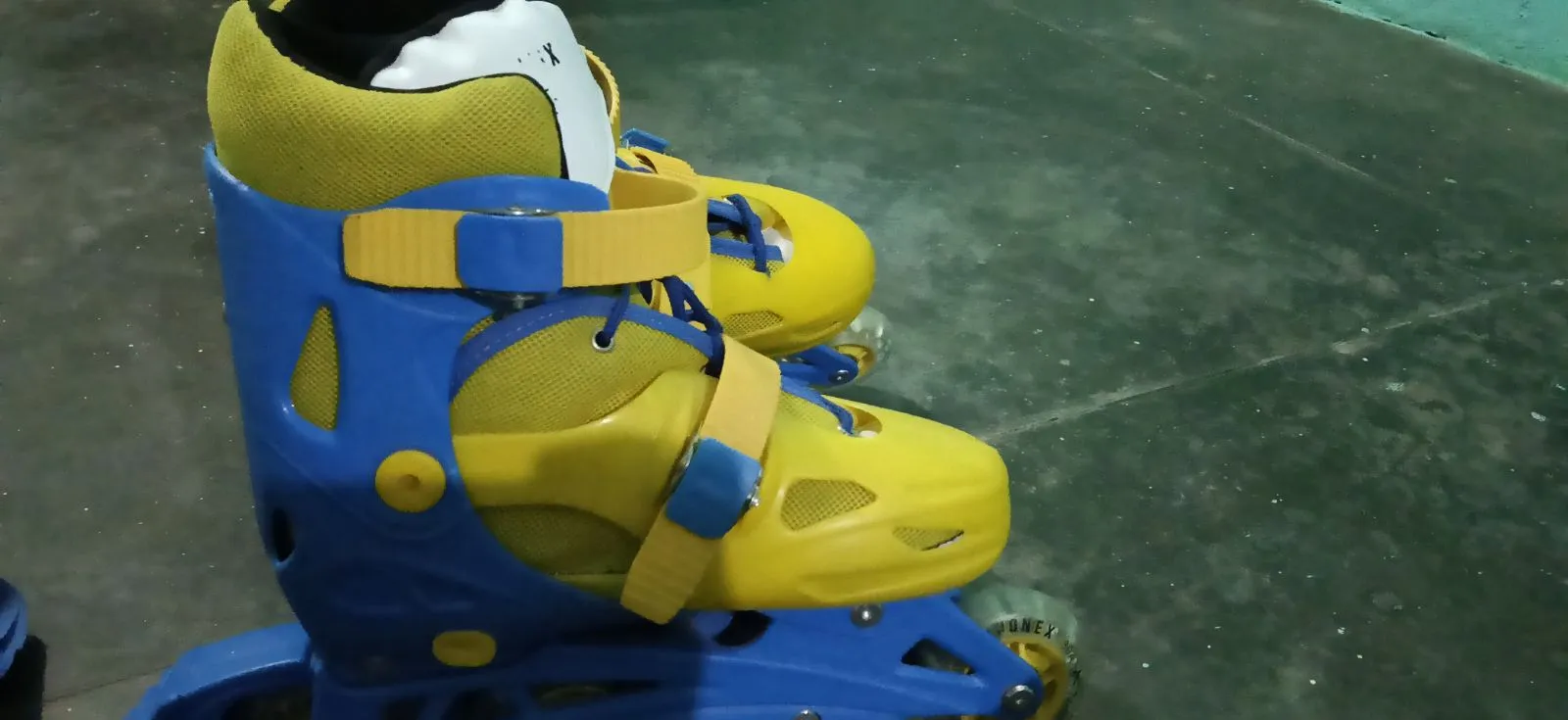 JJ yonex skates - Thumbnail 2