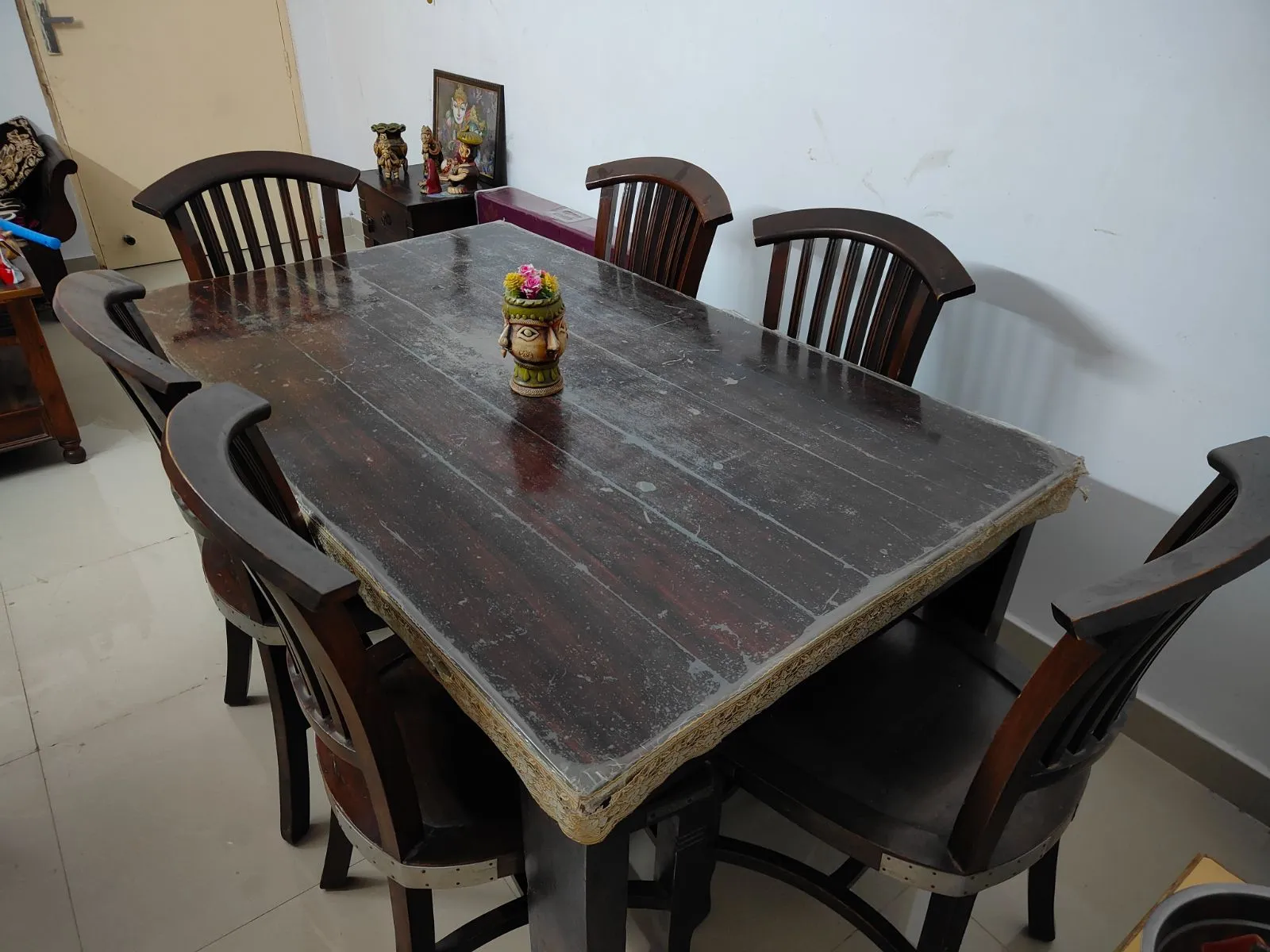 Wooden dining table with chairs for sale in Gurgaon, Haryana