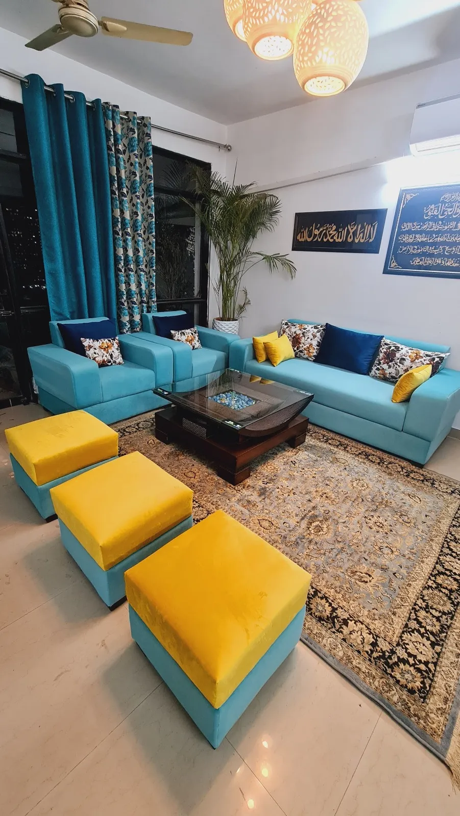 5seater sofa with center table and 3 puffy for sale in Noida, Uttar Pradesh