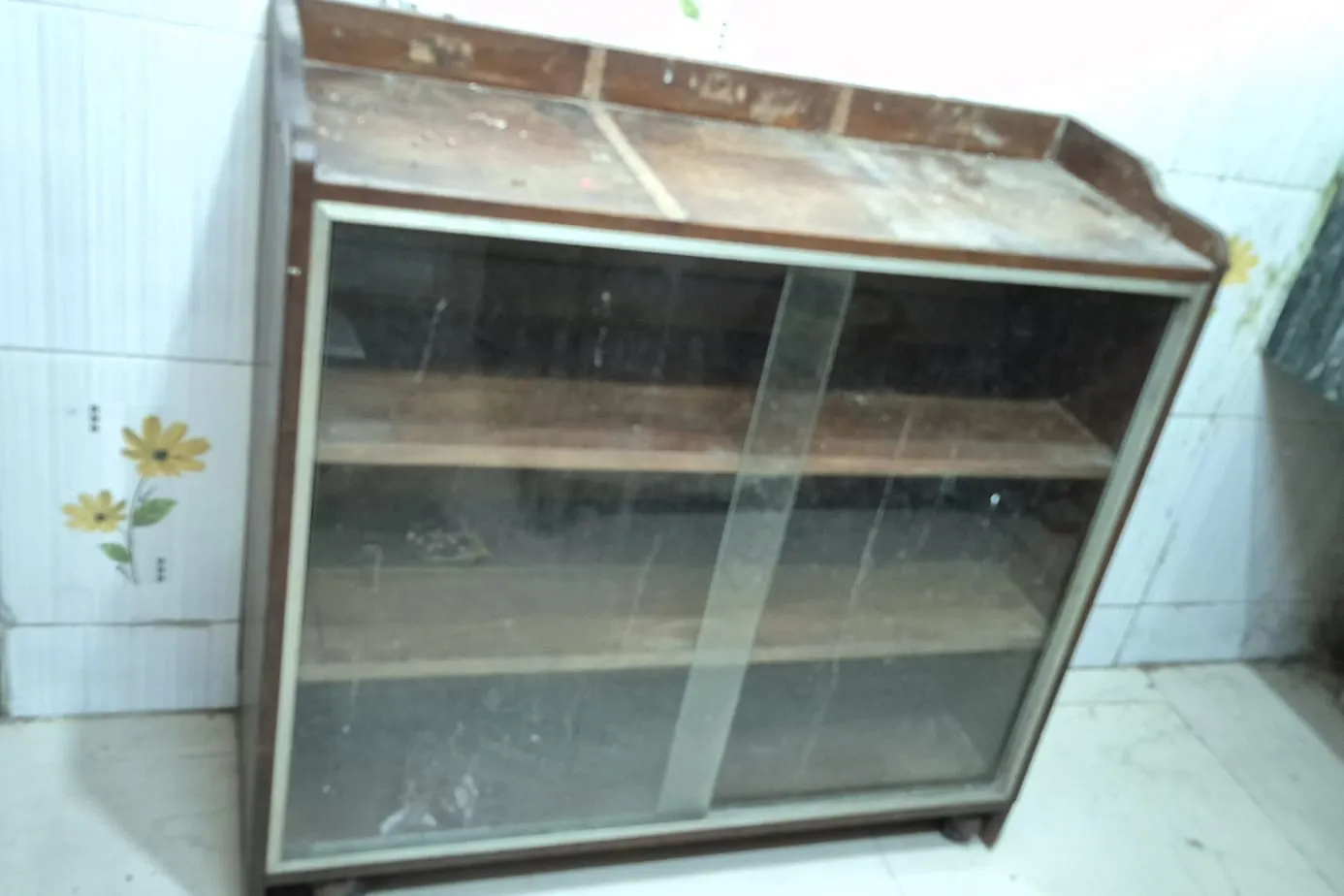Wooden kitchen cupboard for sale in navi mumbai, Maharashtra
