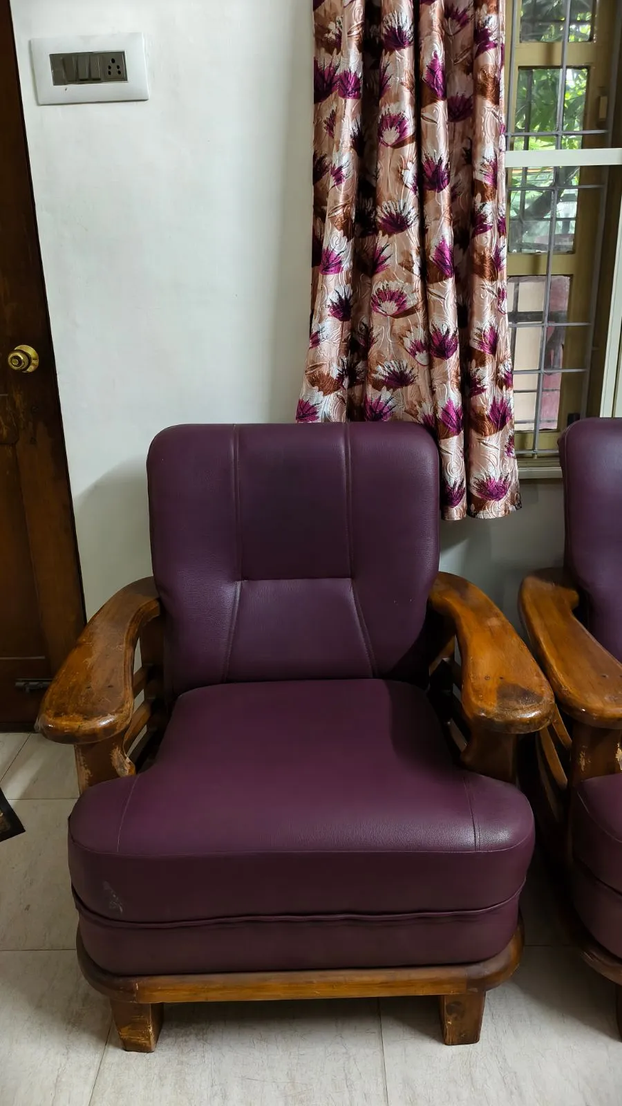Stylish Sofa Set | 3-Seater + 2 Singles | Well Maintained - Thumbnail 4