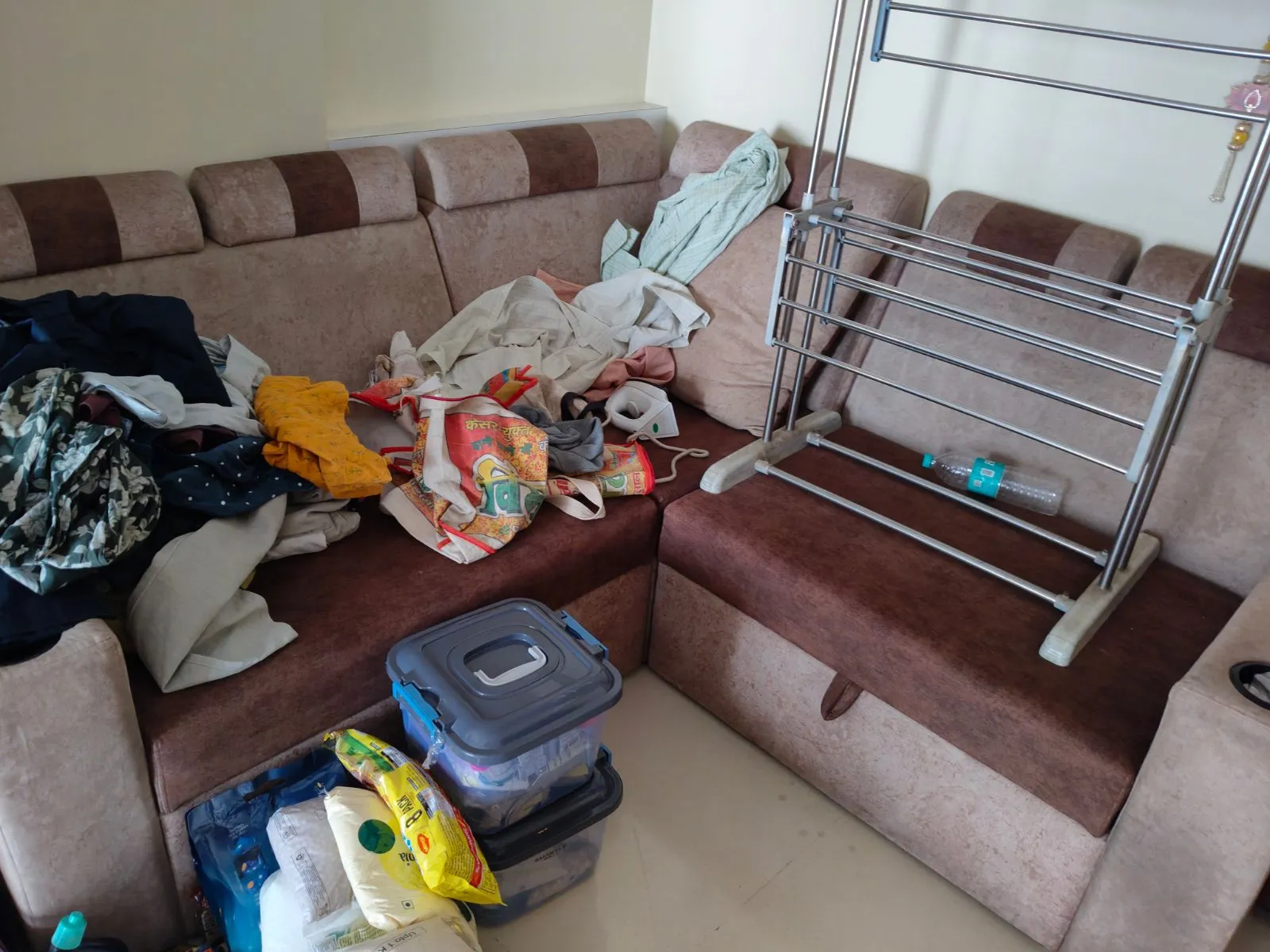 6 seater L Type Sofa Set with storage for sale in Thane, Maharashtra