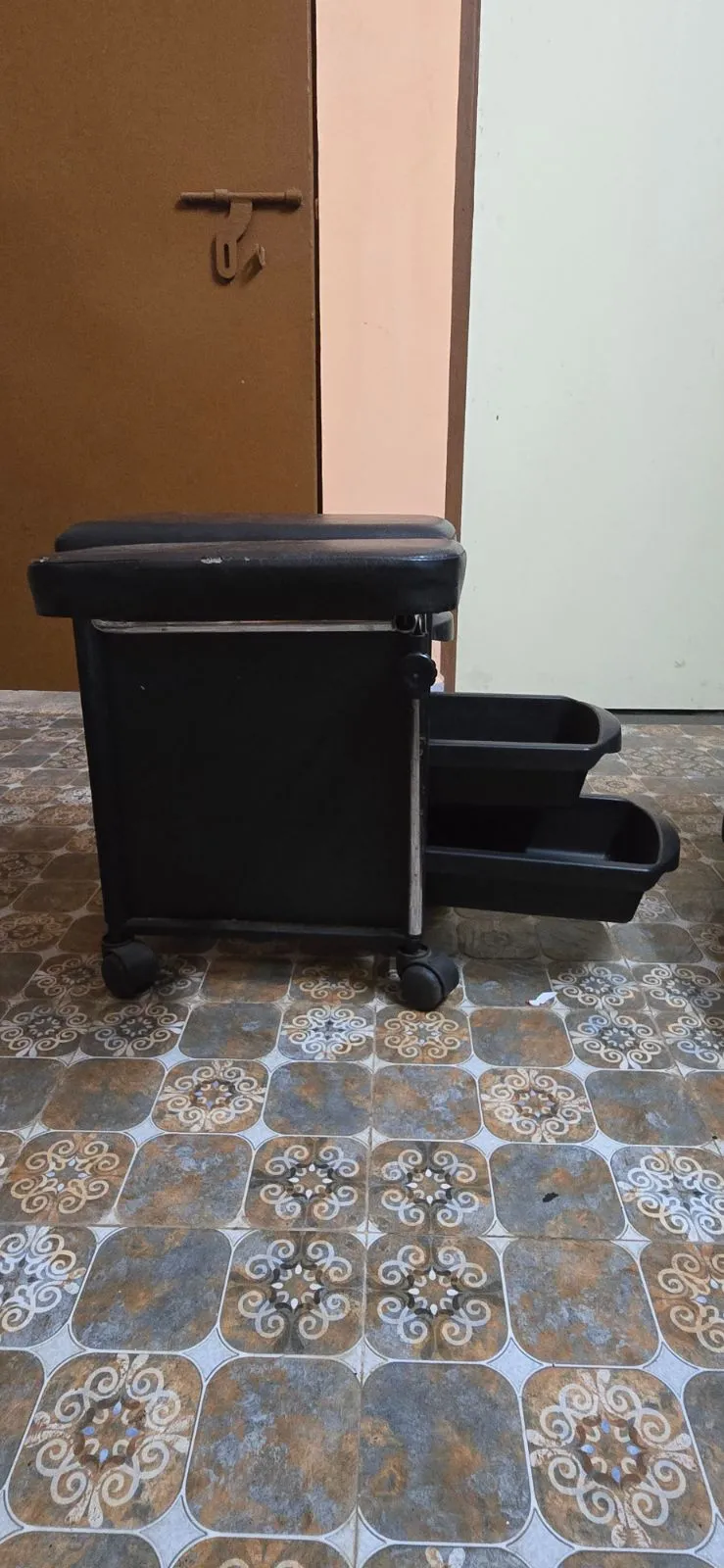 Used salon materials for sale - Thumbnail 16
