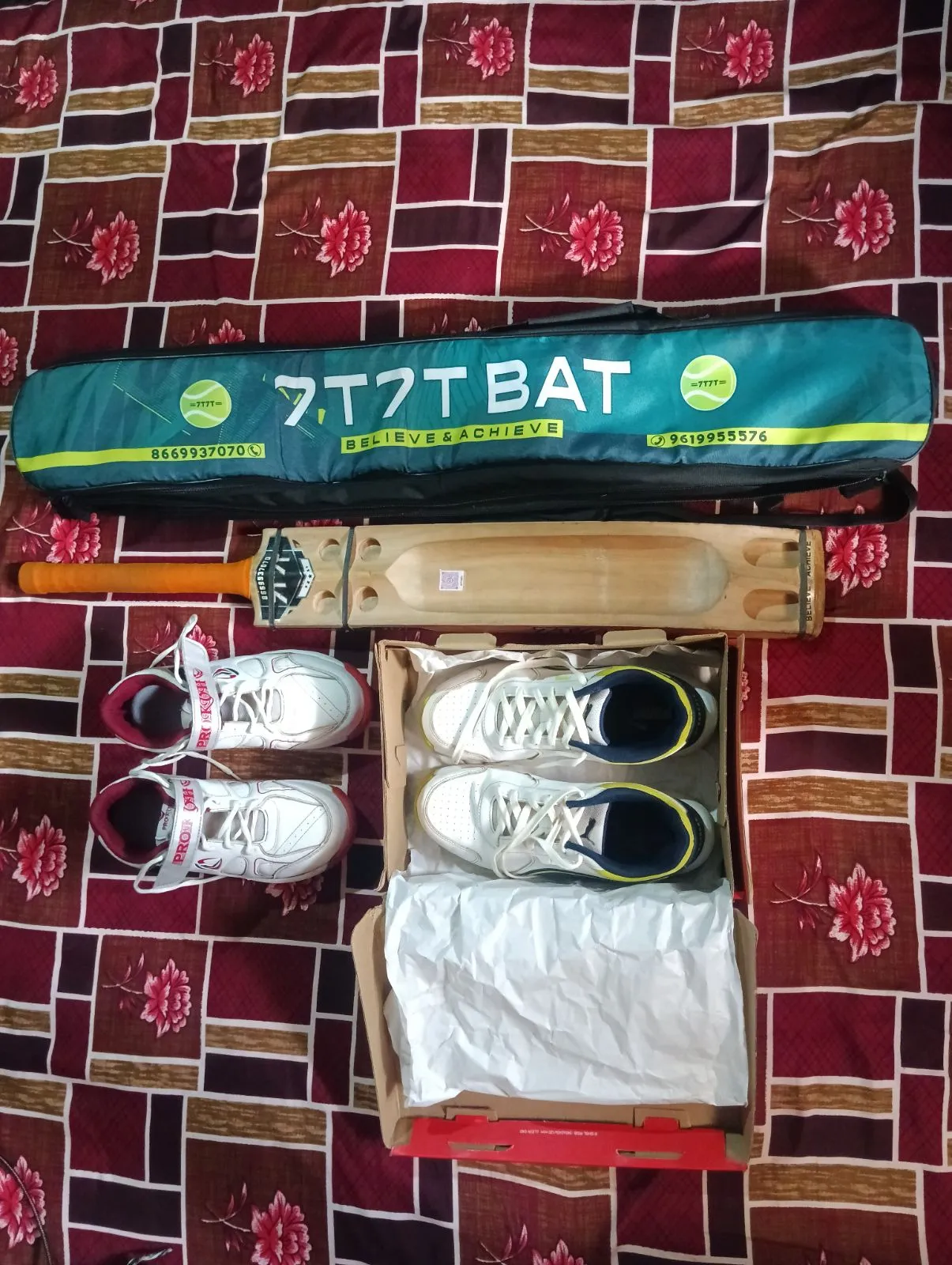 7t7t golden bat bat cover 2 shoes for sale in Murshidabad, West Bengal